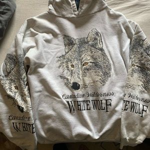 White wolf pull over hoodie